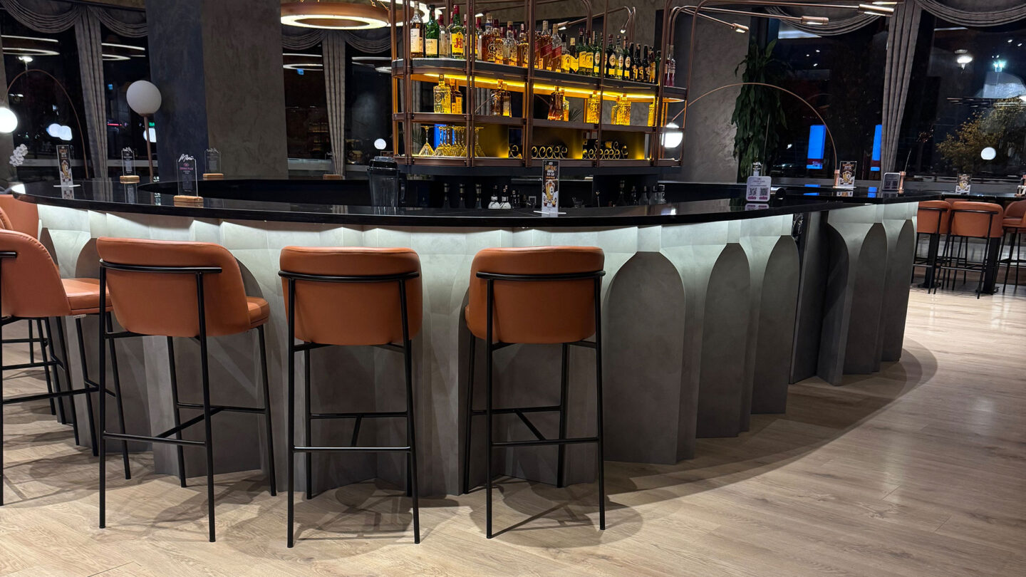 Únor 2026 (DM Concrete Grey)